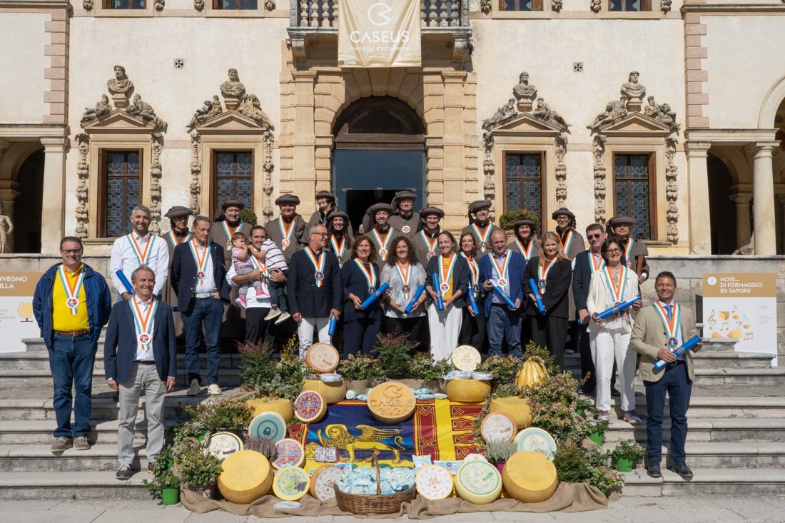 Guilde Internationale des Fromagers members and inductees including Morgan McGlynn Carr at Caseus 2026